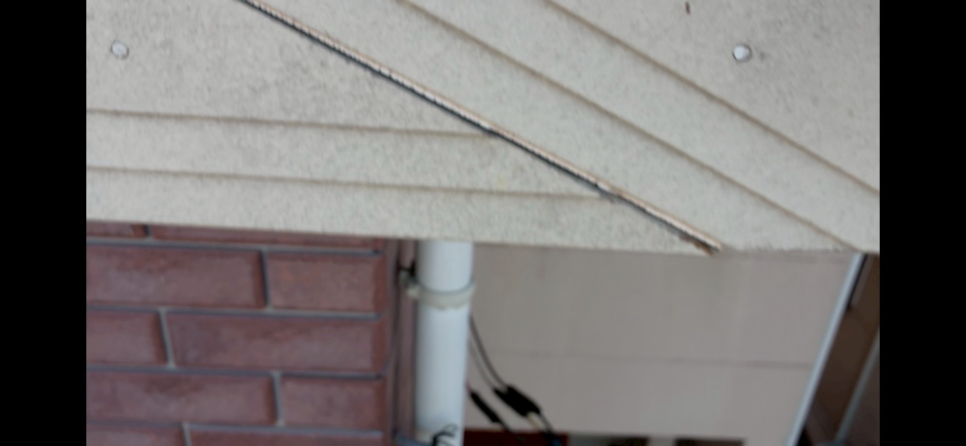 ケラバ同士のジョイントのシーリング切れ